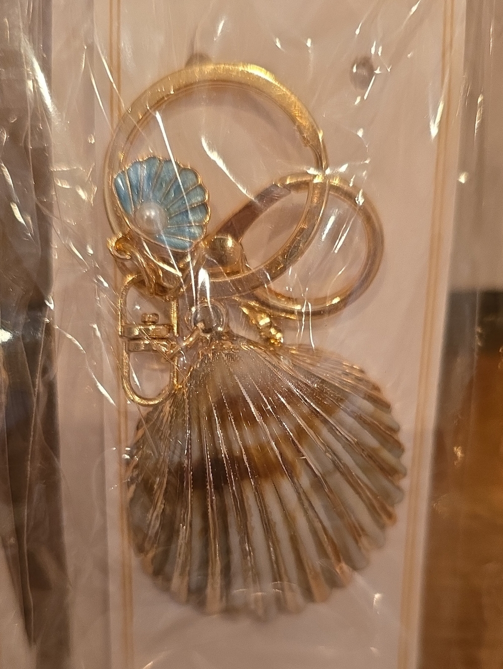 Bulk Seashell Keychains - Gold Tone Shell & Charms - Picture 2 of 4